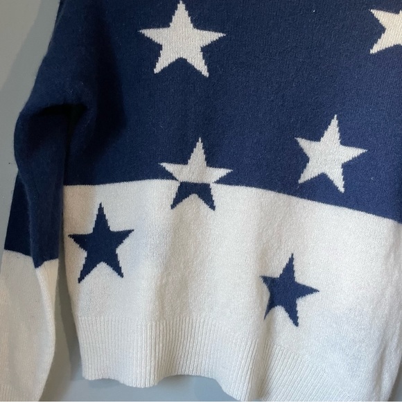 360 Cashmere Abi Asymmetrical Hem Star Print Cashmere Sweater Navy size small - Picture 14 of 15